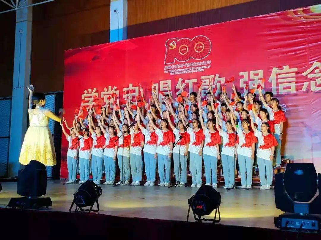 辽宁一男子地铁内辱骂拳打女生,被好心大哥拦下,发生矛盾时该如何处理?-分享你的兴趣和见解